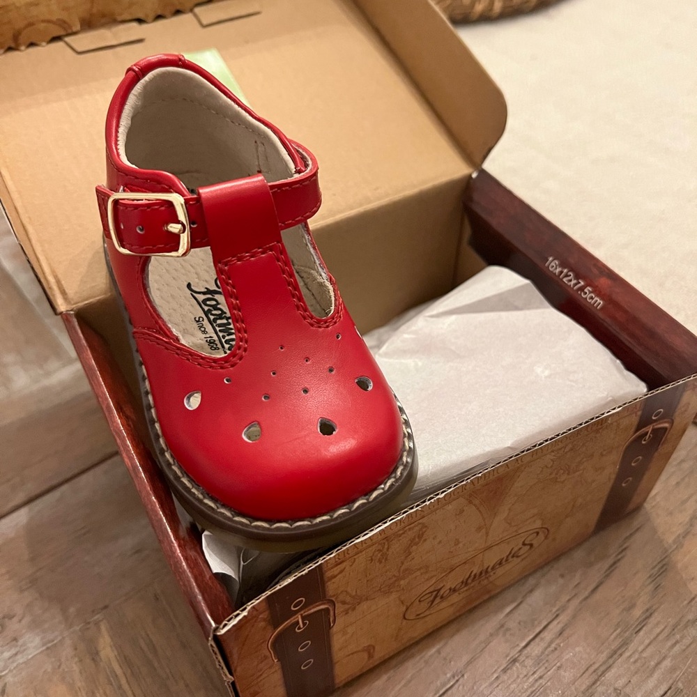 Footmates kids shoe (NEW IN BOX).